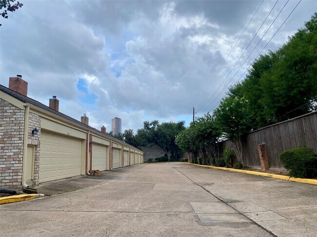 Building Photo - 752 Augusta Dr
