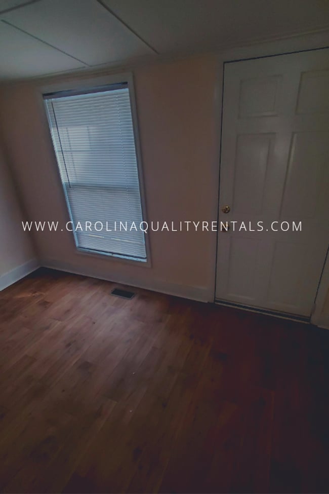 Building Photo - 2 bed 1 bath house