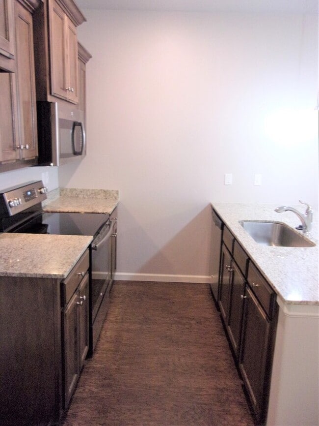 Building Photo - 2 BED 1 BATH 1 CAR GARAGE TOWNHOUSE-DEL CITY