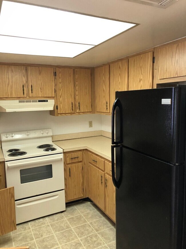 Building Photo - Two bedroom Two bath Condo