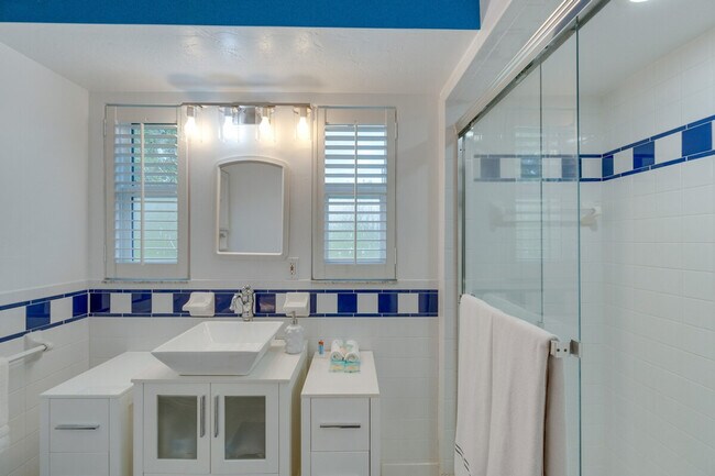 Building Photo - 6908 Antigua Pl