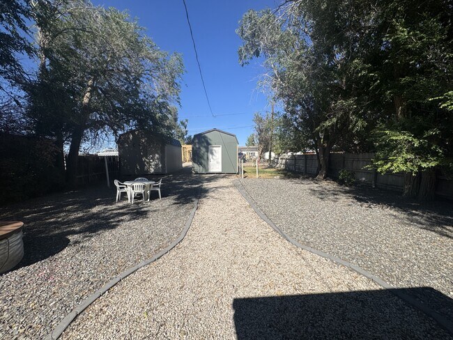 Building Photo - 634 4th Ave N