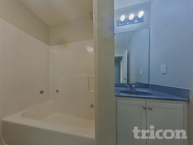 Building Photo - 316 Meadow Vista Ln