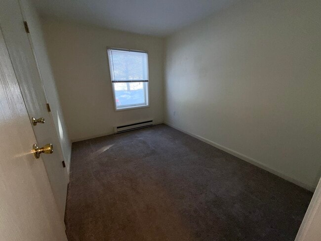 Building Photo - 98 Ledge Hill Rd