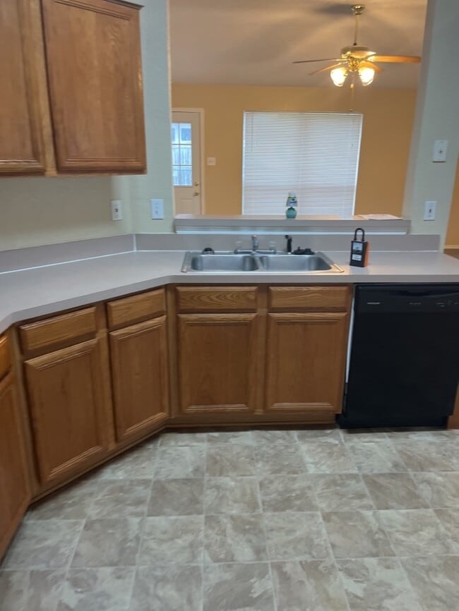 Building Photo - Beautiful Mansfield home! Fresh paint, clean, and renovated!