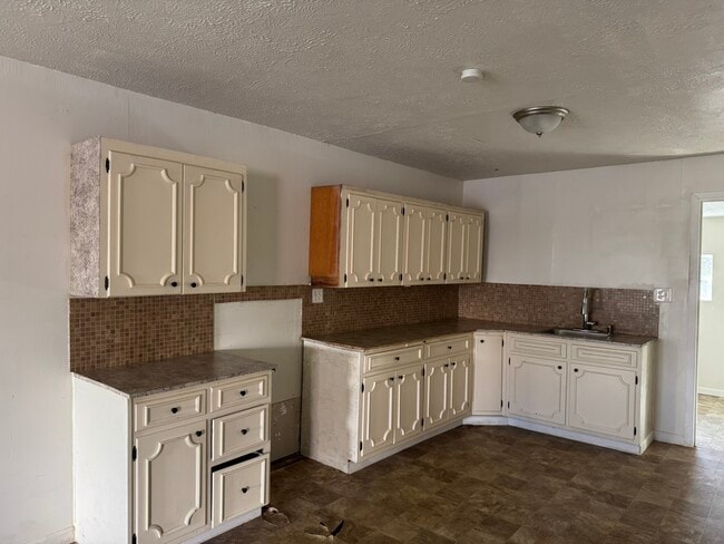 Building Photo - 724 Searcy Ave