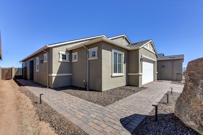 Building Photo - 2 bedroom, 2 bathroom home  in Saddlewood