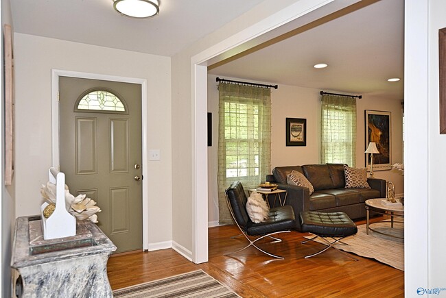 Building Photo - 207 Jones Valley Dr SW