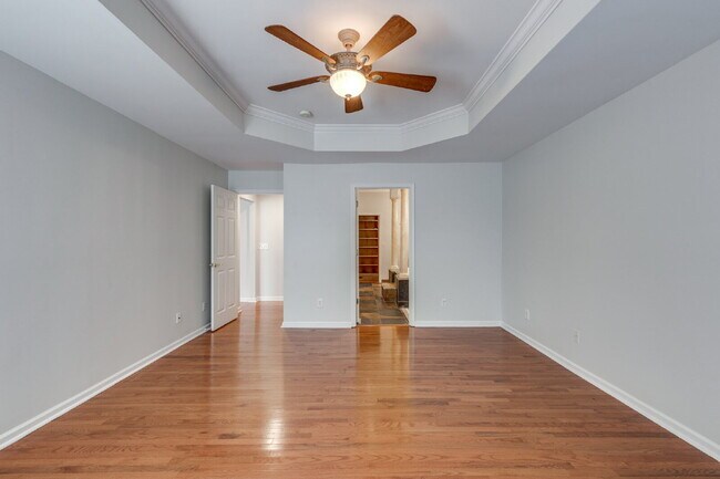 Building Photo - Luxury, Location, and Lifestyle on Rolling...