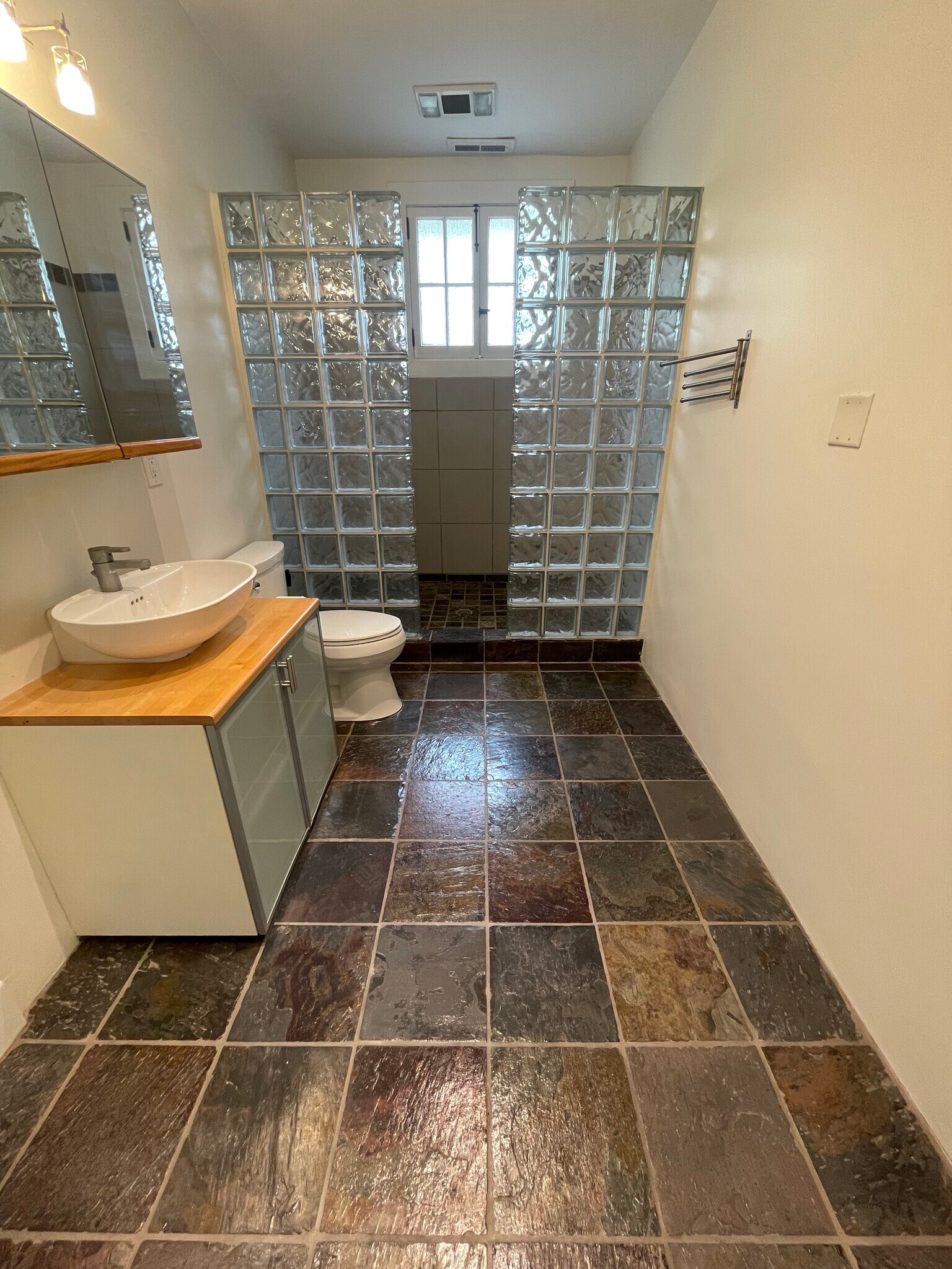 double shower bath - 417 E 6th St