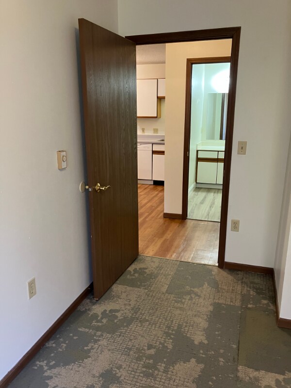 Building Photo - 803 Roundhouse Addn