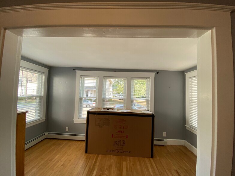 Front room - 2 1/2 Courtland St