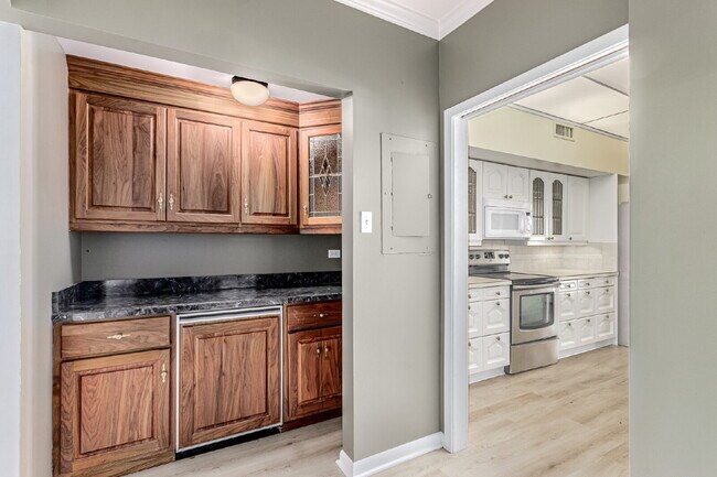 Building Photo - 3131 E Alameda Ave