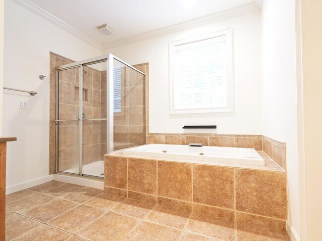 Building Photo - 4955 Ivy Ridge Dr SE