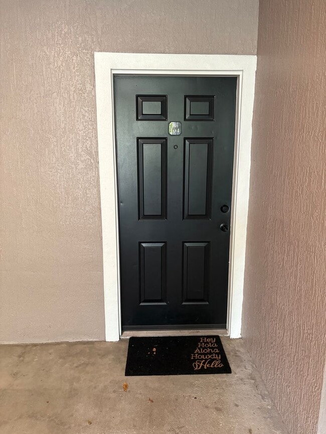 Building Photo - AVAILABLE NOW: First-floor 2-bedroom, 1-ba...