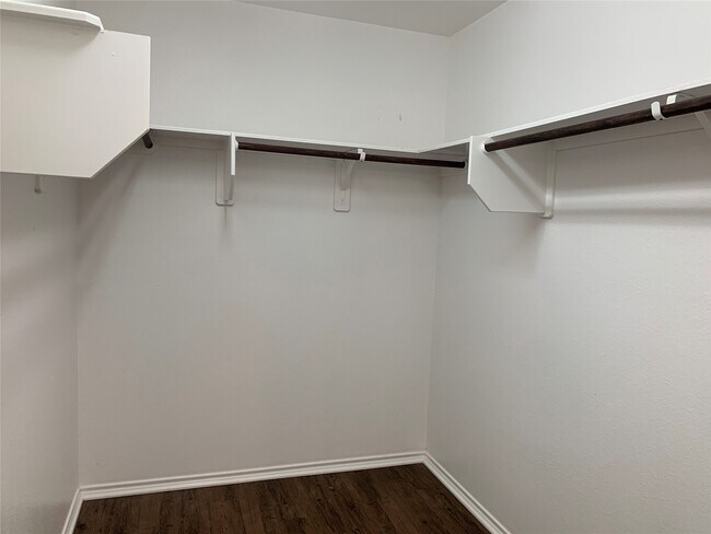 Building Photo - 1929 Briar Grove Dr