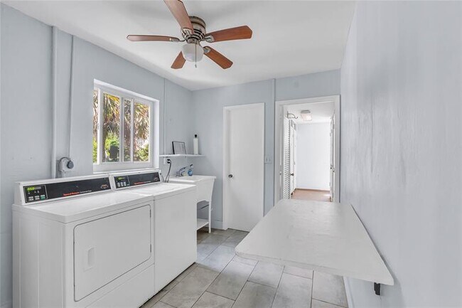 Building Photo - 1198 Hillsboro Mile