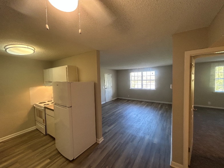 Building Photo - 300 Berkley Dr