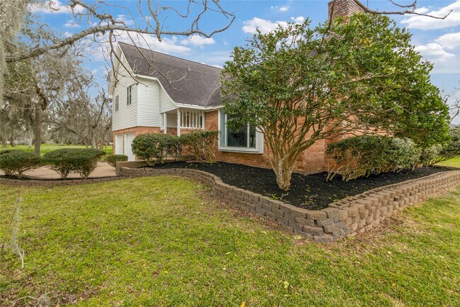 Building Photo - 108 Woodland Rd