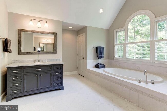 Building Photo - 9110 Sterling Montague Dr