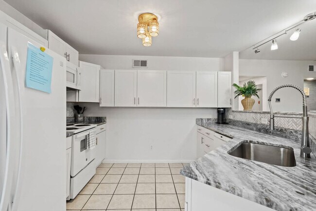 Building Photo - 1356 Glenns Bay Rd