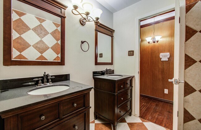 Building Photo - 1722 Front St