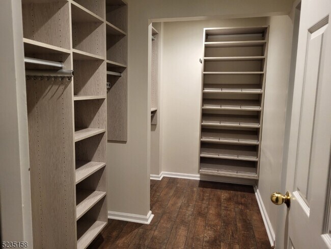 Building Photo - 300 Main St