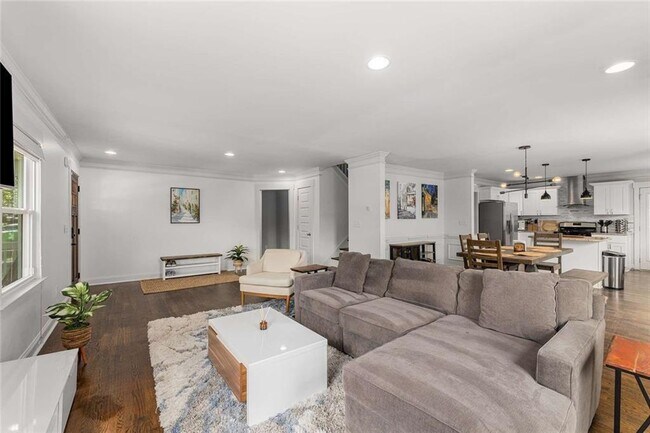 Building Photo - 1134 Knott St SE