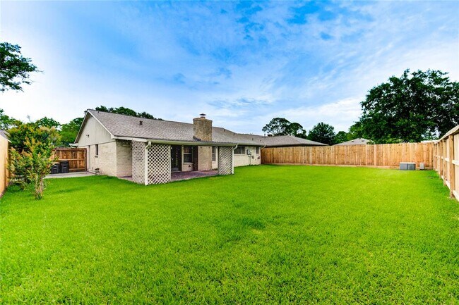 Building Photo - 12207 Meadowdale Dr