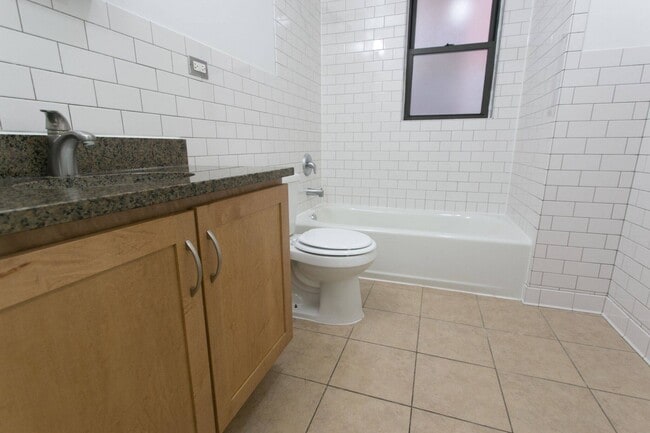 Interior Photo - 5400-5408 S. Ingleside Avenue