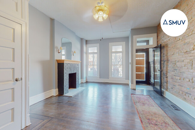 Building Photo - 225 E 25th St