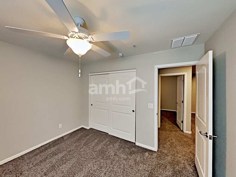 Building Photo - 20734 W Stone Hill Rd