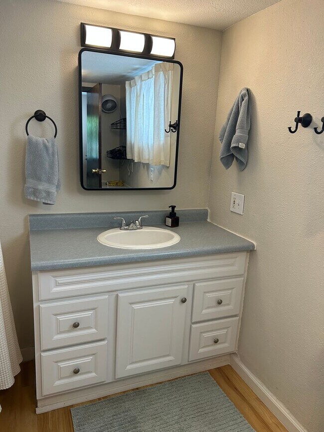 Building Photo - Spacious 3-Bedroom Home for Rent in Evergr...