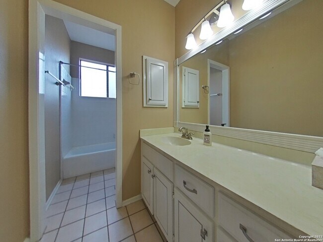 Building Photo - 8823 Wellesley Manor Dr