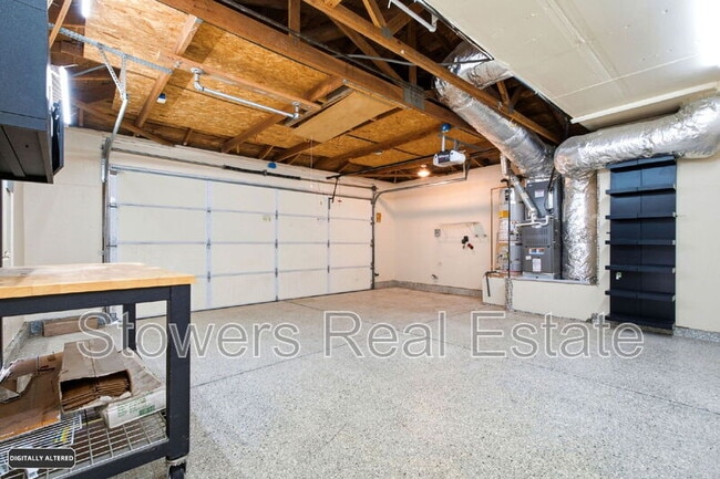 Building Photo - 318 Joyce St