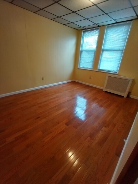 Building Photo - 29 Parkview Ave