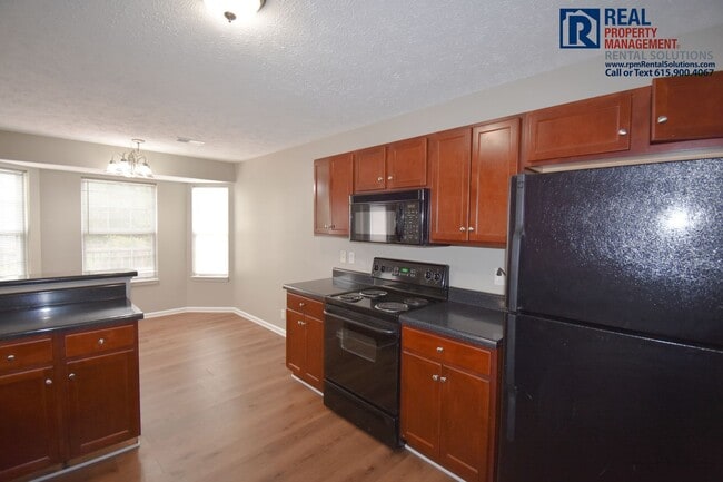 Building Photo - Adorable 3-bedroom home in Murfreesboro on a corner lot! Attached garage and washer and dryer hoo...