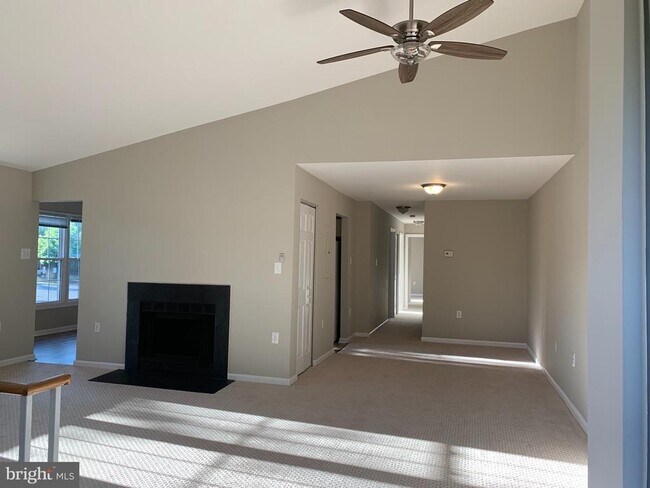 Building Photo - 7575 Belle Grae Dr