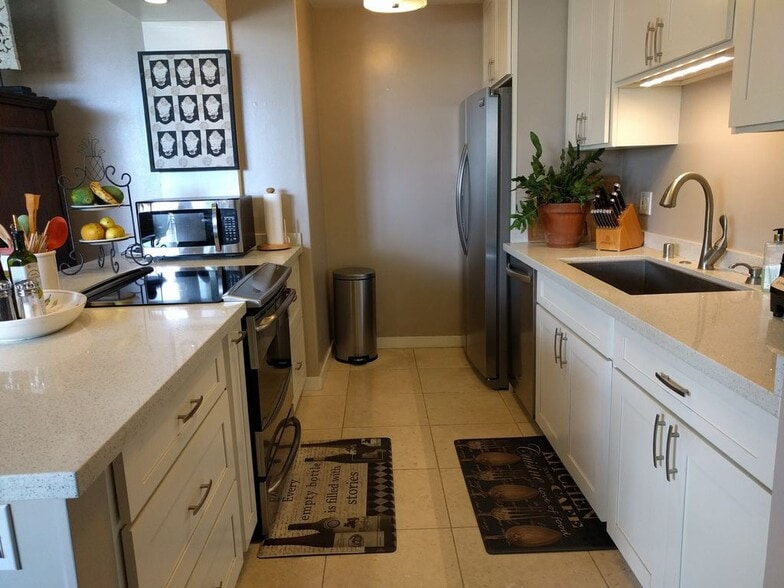 Kitchen - 2600 Pualani Way