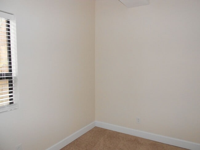 Building Photo - 1 Bedroom Apartment in Downtown Athens - S...