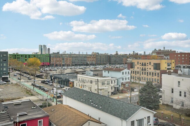 Building Photo - 1 Mallory Ave