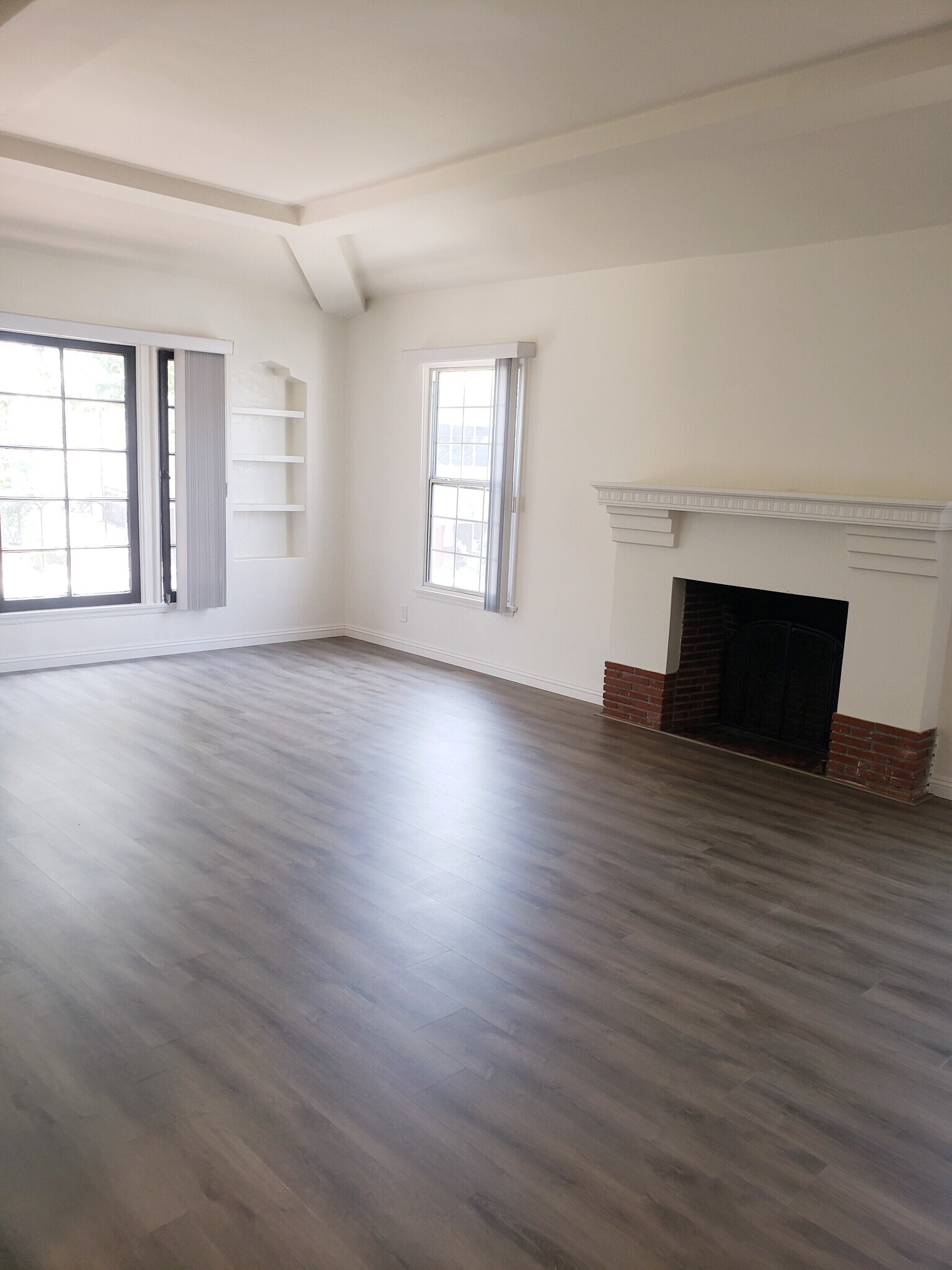 Building Photo - 219 S Martel Ave