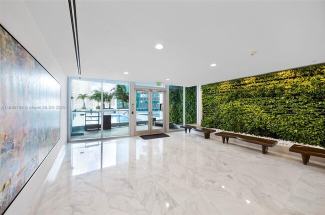 Building Photo - 200 Biscayne Blvd Way
