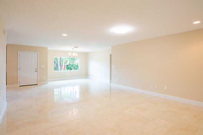 Building Photo - 364 Orange Way