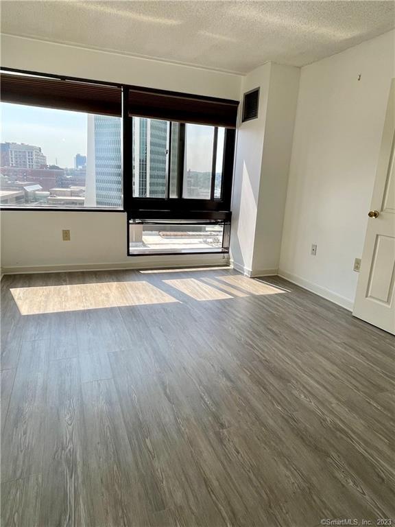 Building Photo - 127 Greyrock Pl