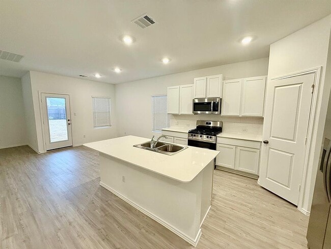 Building Photo - 1724 Four Waters Lp