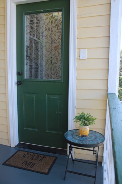 Side entrance door - 1116 Main St
