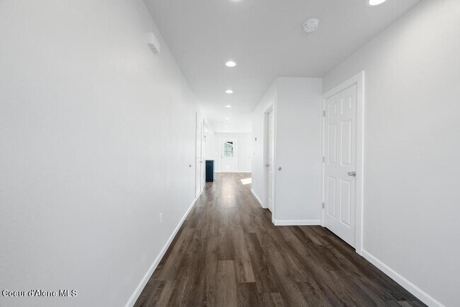 Building Photo - 2704 N Miami Ct