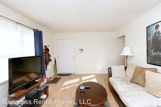 Building Photo - 1 br, 1 bath Apartment - 1340 Royalty Court