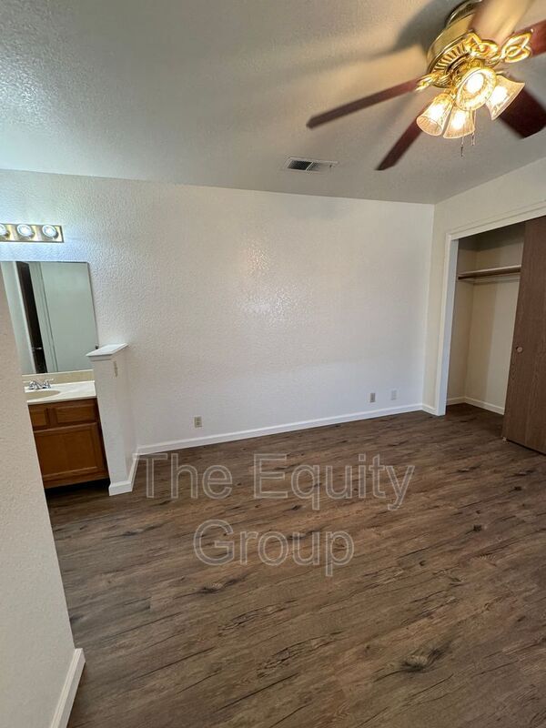 Building Photo - 4304 W Douglas Ave